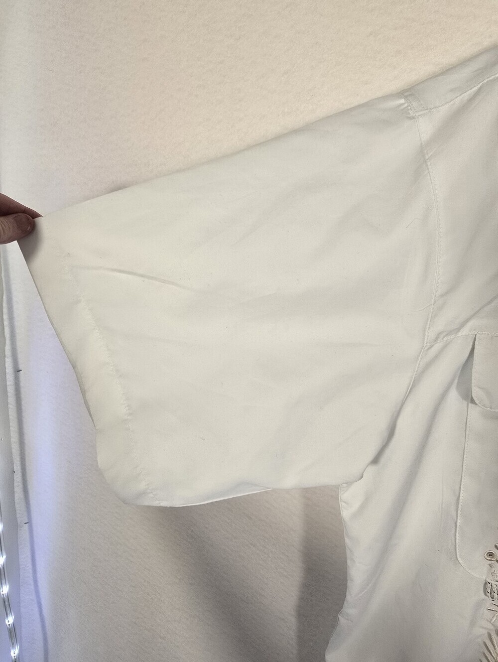 Magellan Fishgear White Embroydered Guayabera S Sleeve Poly Shirt. Mens L - Picture 8 of 13